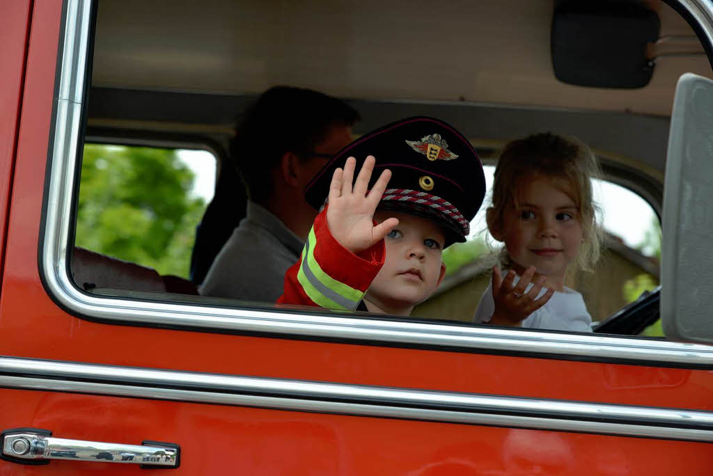 Der Feuerwehr Traditionsverein Weil am Rhein mit Nachwuchs.