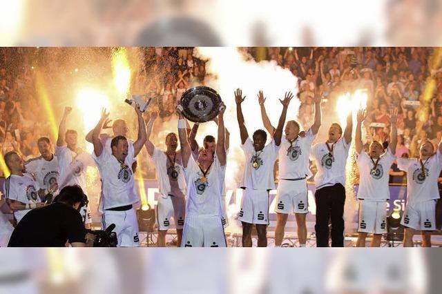 Das sensationelle Wettwerfen - THW Kiel wird Meister