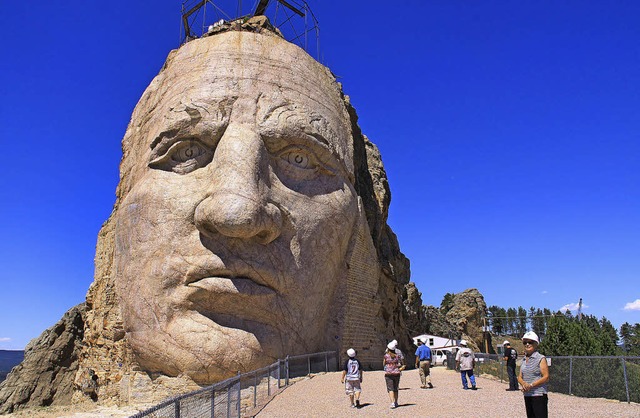 Trotz 65  Jahren Arbeit ist nur der ri... Crazy Horse Memorial in South Dakota   | Foto: dpa