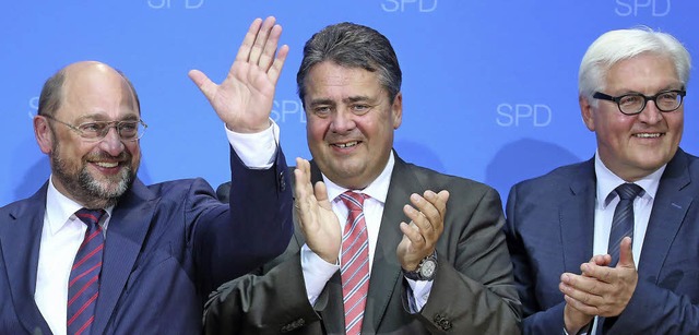 Martin Schulz (links) wird in der Berl... der knftige EU-Kommissionsprsident   | Foto: DPA