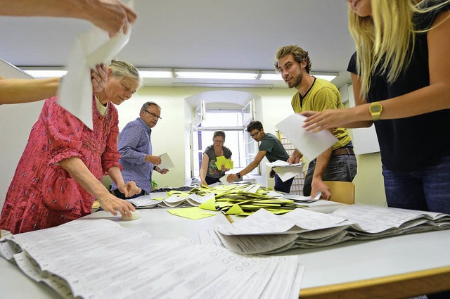 Auch die Wahlhelfer erleben bei der Au...er Europawahl eine groe berraschung.  | Foto: Rita Eggstein