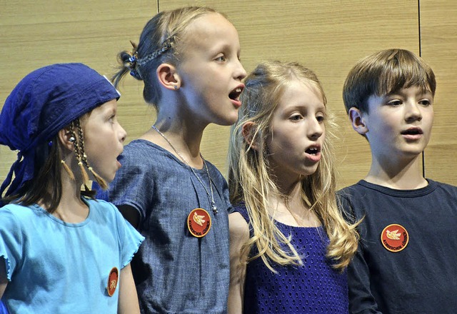 Mit Begeisterung waren die singenden Kinder dabei.   | Foto: Sarah Nltner