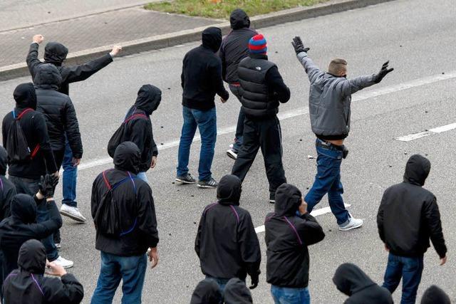 Basler Staatsanwaltschaft stellt Fotos von Hooligans ins Netz