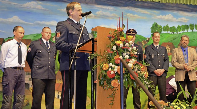 Abteilungskommandant Andreas Stoll eri...angszeiten der Freiwilligen Feuerwehr.  | Foto: Cornelia Selz