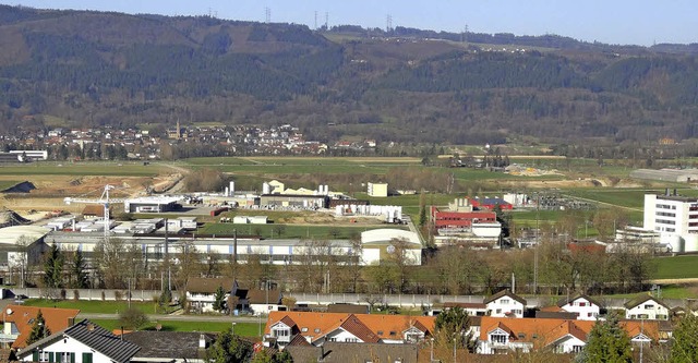 Sisslerfeld heit ein neues Industrieg...&#8211; im Hintergrund Obersckingen.   | Foto: Walter Christen