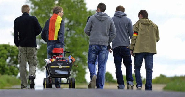 Auf Tour mit Bollerwagen und guter Lau...eder zahlreiche Einkehrmglichkeiten.   | Foto: dpa