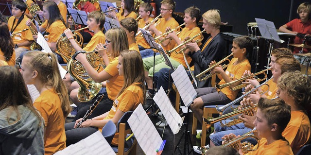 Rhythmisch sattelfest - auch im Zusammenspiel: das Teenie-Orchester .   | Foto: Ehrlich