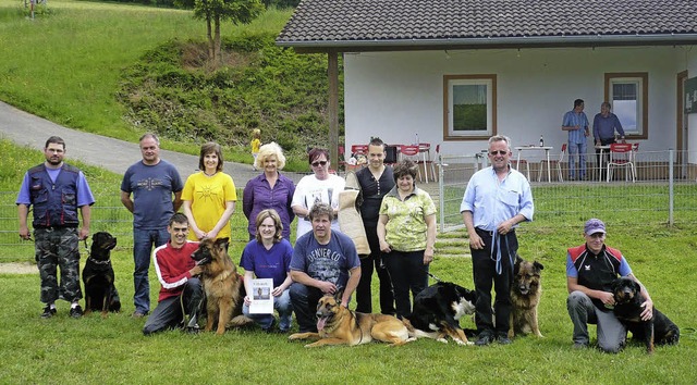 Vier- und zweibeinige Mitglieder des S...eich an verschiedenen Prfungen teil.   | Foto: Verein