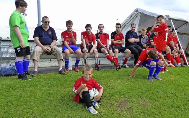 Half beim Fuballturnier in Lffingen ...: der sechsjhrige Marcel aus Slden.   | Foto: Heidrun Simoneit