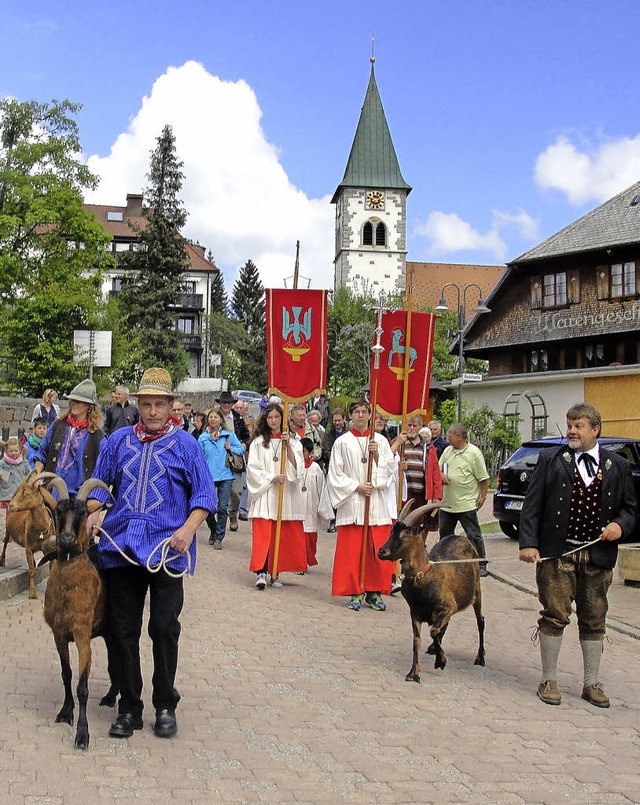 Die feierliche Prozession zum Geienho...hwarzenbachtal nach dem Gottesdienst.   | Foto: tina Httich