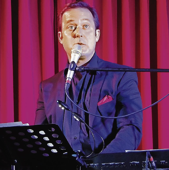 Michael von Zalejski interpretierte im Breisacher Bren Lieder von Udo Jrgens.  | Foto: Elisabeth saller