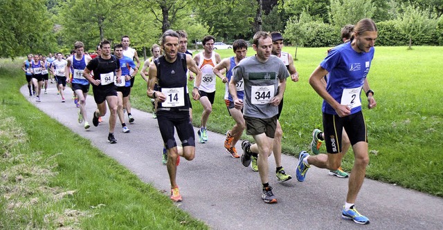 Nur auf dem esten Kilometer ist das Fe... Nr. 365 der Sieger Thomas Klingenberg  | Foto: Stinn