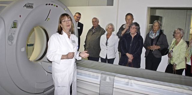 Die Chefrztin der Radiologie, Sylvia ...ie ein Computertomograf funktioniert.   | Foto: Jrn Kerckhoff