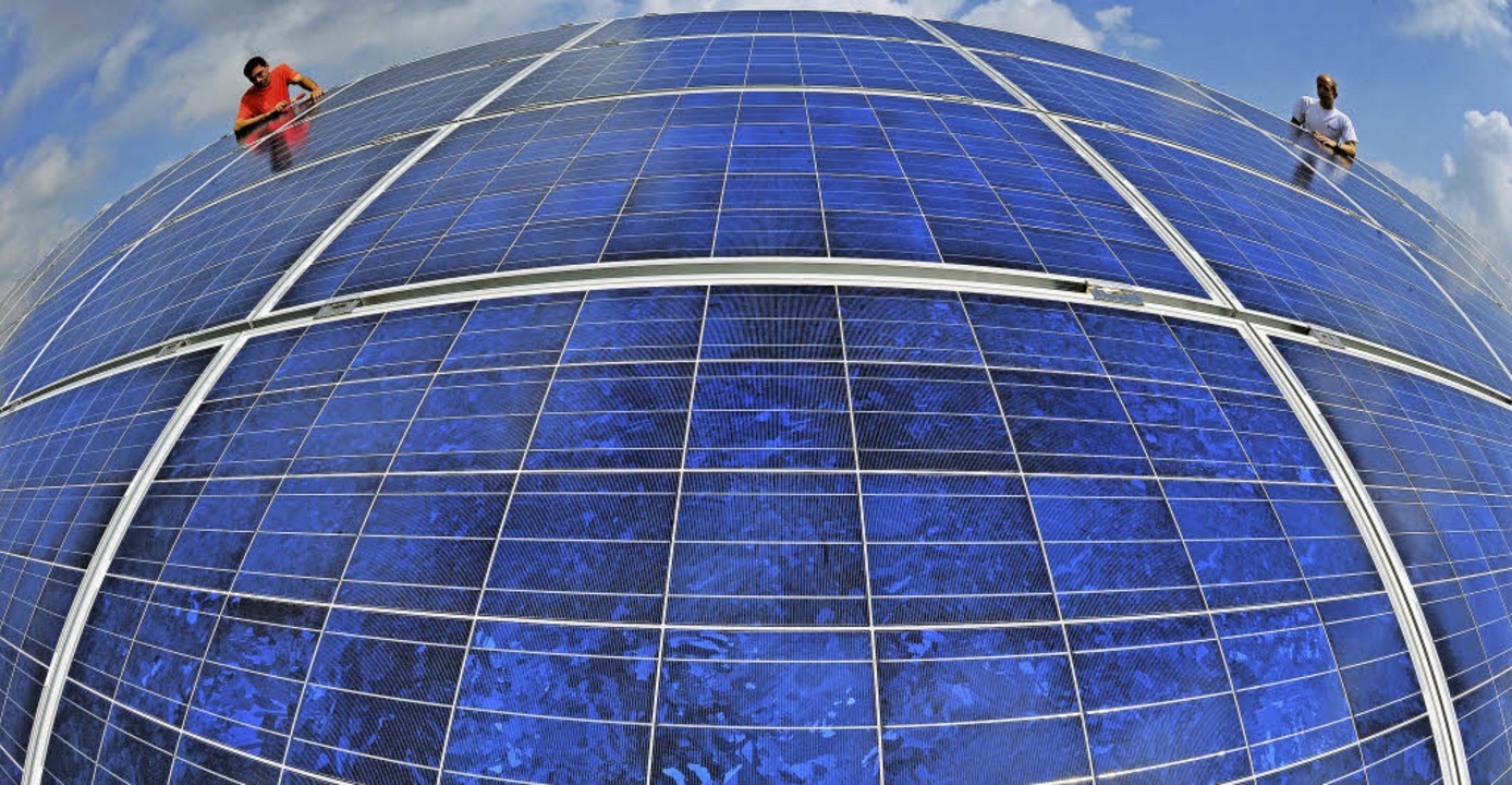 Im Umweltschutz sind zahlreiche neue S... etwa in der Solarindustrie arbeiten.   | Foto: Martin Schutt/dpa