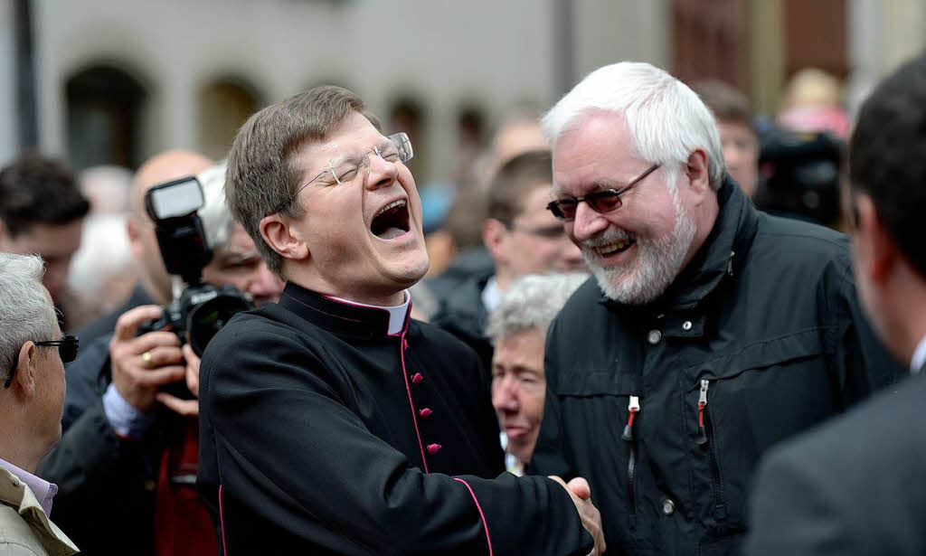 Da hat wohl jemand einen zu festen Hndedruck.