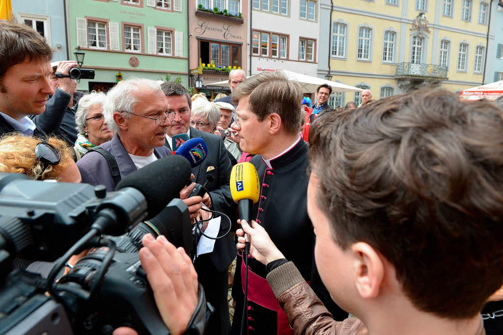 Stephan Burger zeigt sich als Erzbischof ohne Berhrungsangst