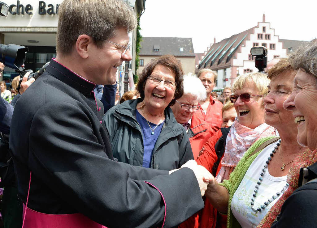 Stephan Burger zeigt sich als Erzbischof ohne Berhrungsangst