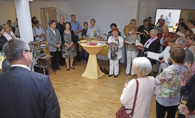 Bei der Einweihung gab es  Ausfhrunge.... Auch der  Kirchenchor hat gesungen.   | Foto: Haberer