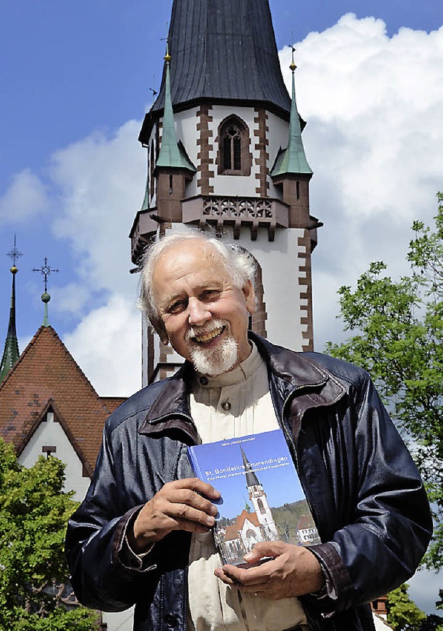 Autor  Hans-Jrgen Gnther vor St. Bonifatius  | Foto: Sylvia-Karina Jahn