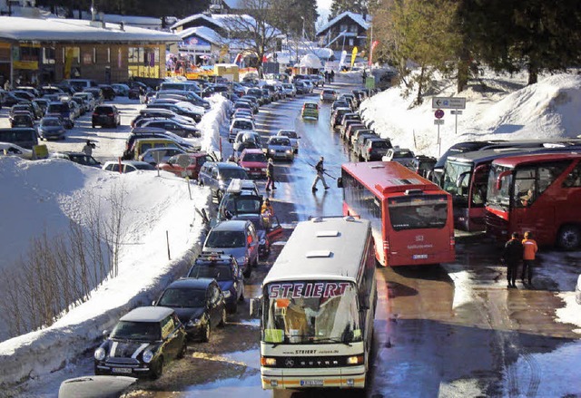 Belegte Parkpltze, verstopfte Straen...bergs ist im Winter hufig chaotisch.   | Foto: Archivfoto: Joachim Hahne