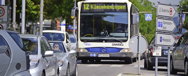 Die Buslinien 12 und 66 sorgen knftig...n und Mrkt besser angebunden werden.   | Foto: Jochen Fillisch