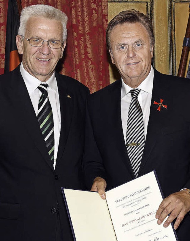 Roland Mack (rechts) mit Ministerprsident Winfried Kretschmann   | Foto: EP