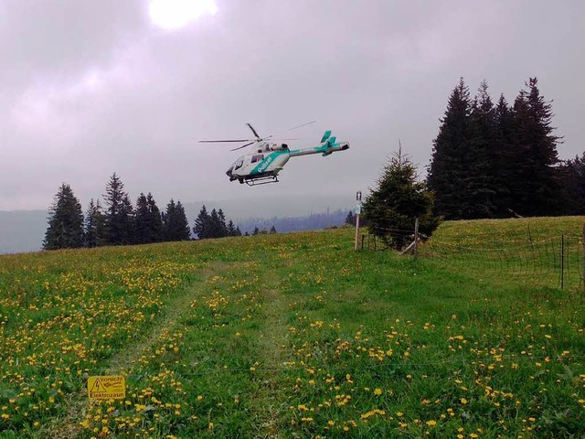 Auch ein Hubschrauber war im Einsatz.  | Foto: Bergwacht
