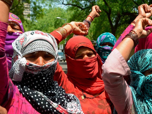 Frauen demonstrieren im April in Neu-D...ergewaltigung von vier Dalit-Mdchen.   | Foto: AFP
