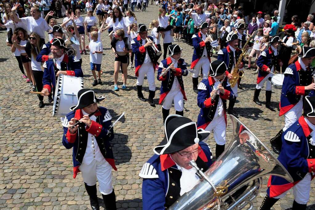 Ein Festumzug durch die Innenstadt bildete den Abschluss des Landesturnfests in Freiburg.