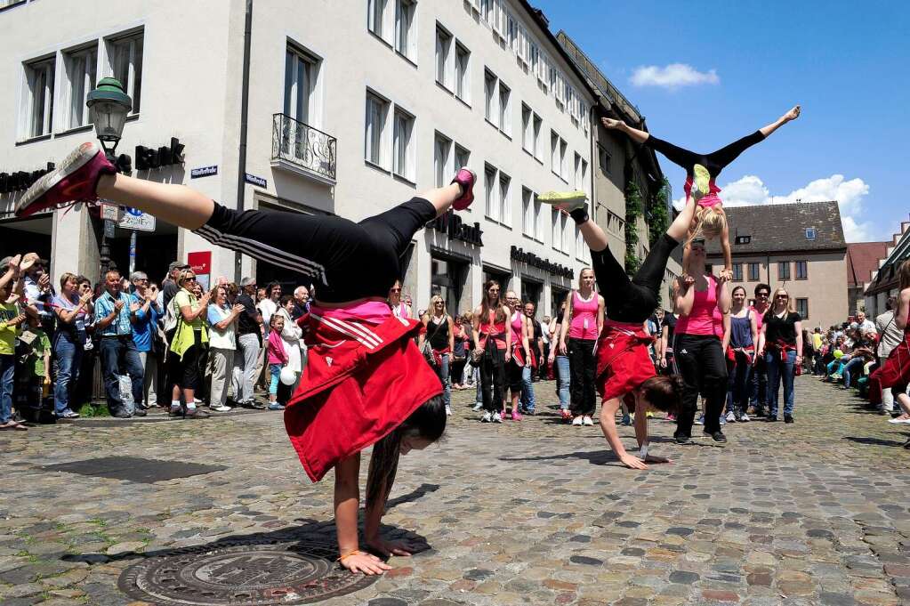 Ein Festumzug durch die Innenstadt bildete den Abschluss des Landesturnfests in Freiburg.