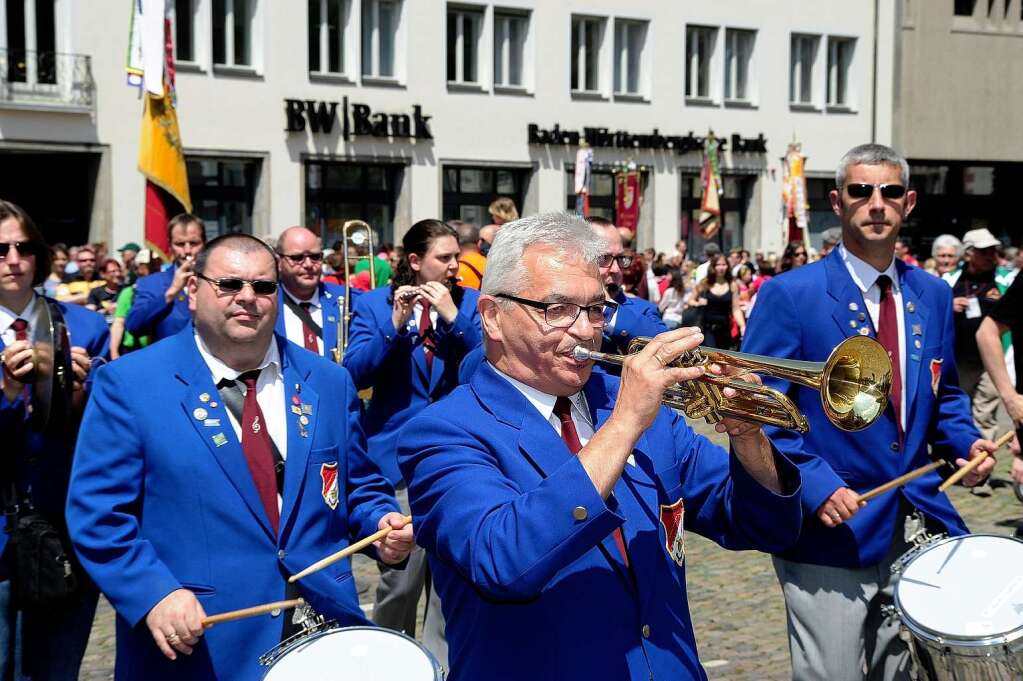 Ein Festumzug durch die Innenstadt bildete den Abschluss des Landesturnfests in Freiburg.