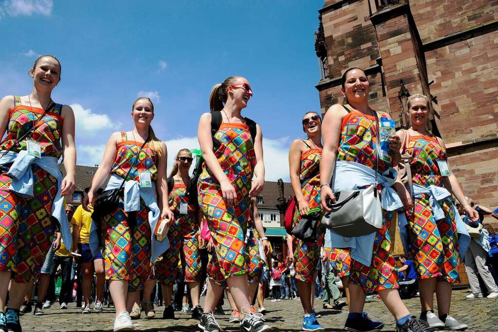 Ein Festumzug durch die Innenstadt bildete den Abschluss des Landesturnfests in Freiburg.