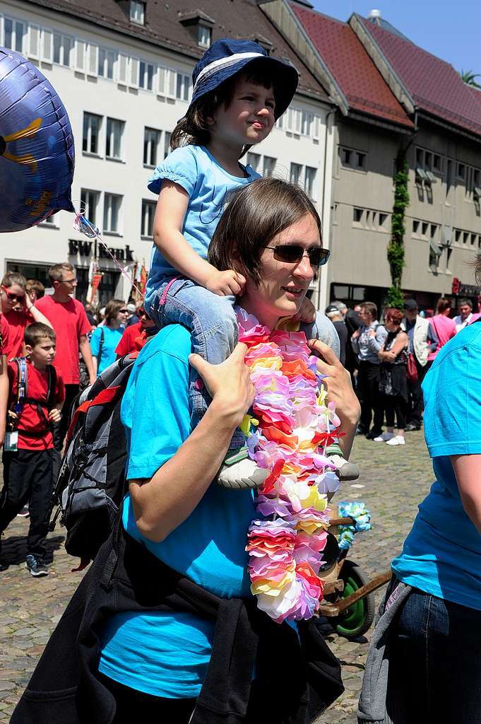 Ein Festumzug durch die Innenstadt bildete den Abschluss des Landesturnfests in Freiburg.