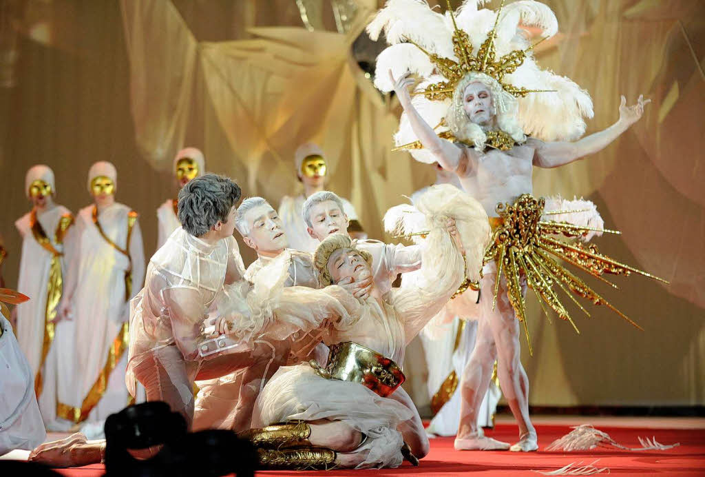 Promis werben beim Life Ball in Wien um Spenden fr den Kampf gegen HIV und Aids – und amsieren sich nebenbei ganz wunderbar.