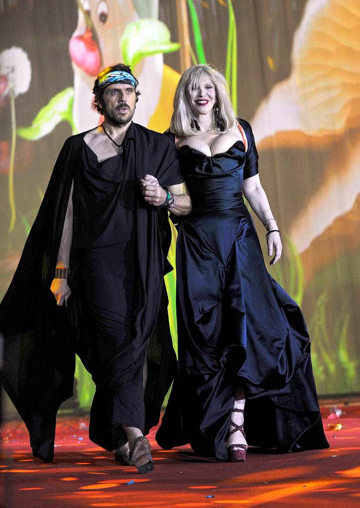 Promis werben beim Life Ball in Wien um Spenden fr den Kampf gegen HIV und Aids – und amsieren sich nebenbei ganz wunderbar.