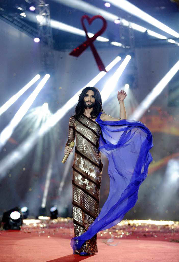 Promis werben beim Life Ball in Wien um Spenden fr den Kampf gegen HIV und Aids – und amsieren sich nebenbei ganz wunderbar.
