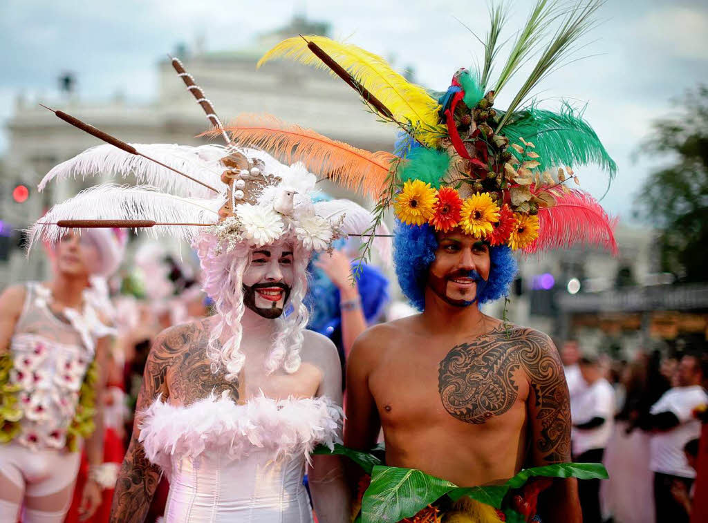 Promis werben beim Life Ball in Wien um Spenden fr den Kampf gegen HIV und Aids – und amsieren sich nebenbei ganz wunderbar.
