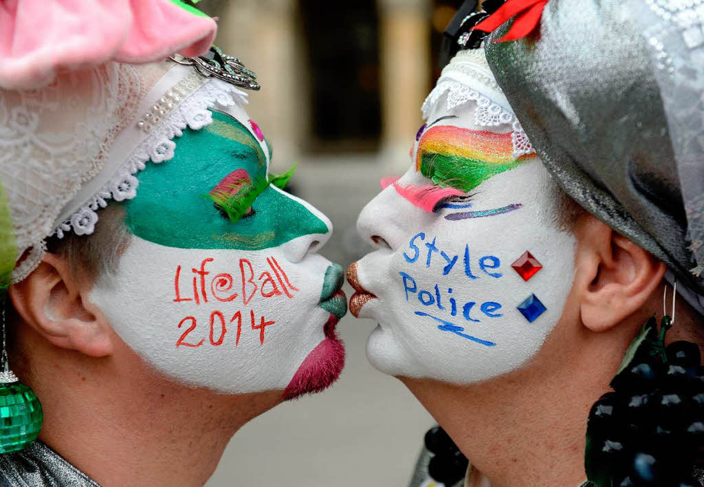 Promis werben beim Life Ball in Wien um Spenden fr den Kampf gegen HIV und Aids – und amsieren sich nebenbei ganz wunderbar.