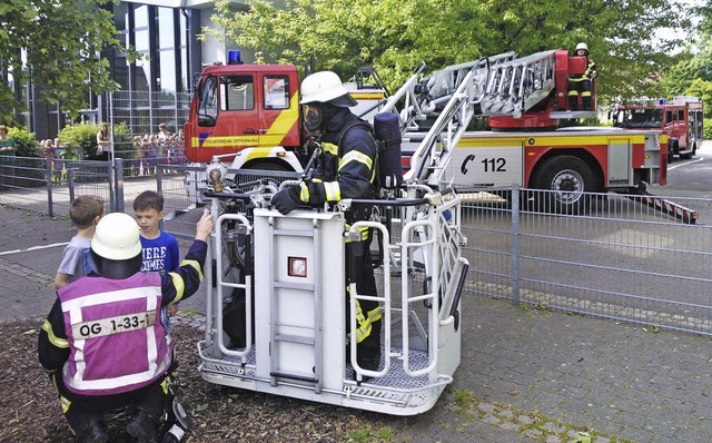 Freiwillige Feuerwehr Feuerwehrbung an der Grundschule Griesheim  | Foto: Wolfgang Schreiber