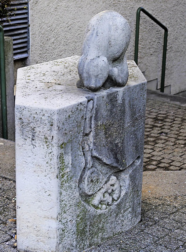 Die Plastik &#8222;Katz und Maus&#8220; von Leonhard Eder.   | Foto: Karl Braun