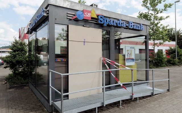 Der Bankcontainer in der Tramplerstra...l eines erfolglosen Einbruchs gewesen.  | Foto: Wolfgang Knstle