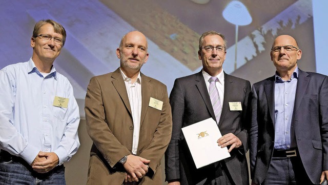 Christian Renner und Axel Moick vom Ba...ann (von links)  bei der Preisvergabe   | Foto: zVg