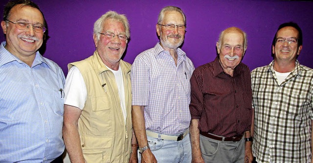 Gisbert Buchmller  (links), der Vorsi... (Zweiter von links) in ihren Reihen.   | Foto: Herbert Trogus