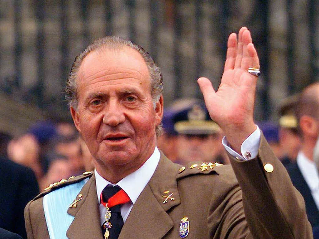 Juan Carlos wurde am 5. Januar 1938 im Exil in Rom geboren. Seine Kindheit verbrachte er in Italien, Portugal und der Schweiz.
