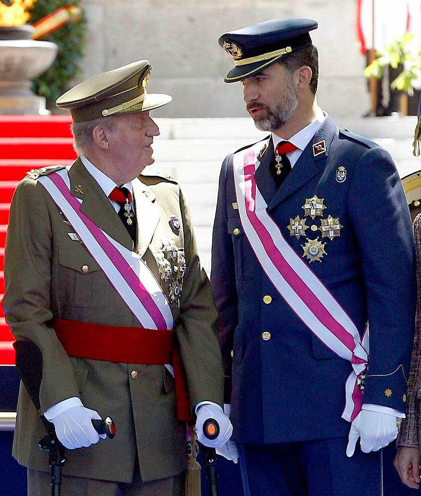 Jetzt dankt Juan Carlos ab. Kronprinz Felipe (46) werde neuer Knig.  Der Monarch hatte eine Abdankung bislang strikt ausgeschlossen. Sein Sohn wird nun Felipe VI.