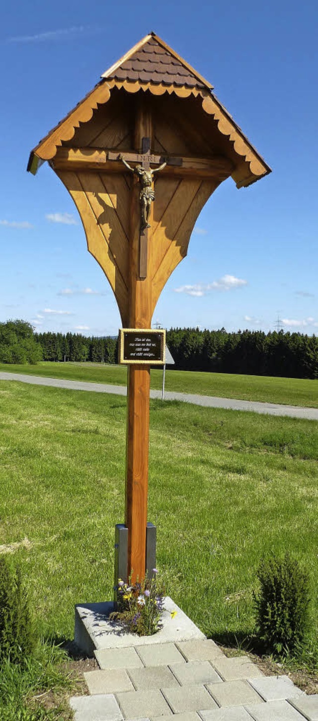 An Christi Himmelfahrt wurde in Bachheim ein neues Flurkreuz gesegnet.   | Foto: Karla Scherer