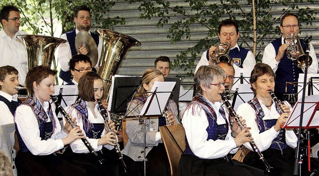 Der Musikverein Offingen beim Festsonntag   | Foto: heiner fabry