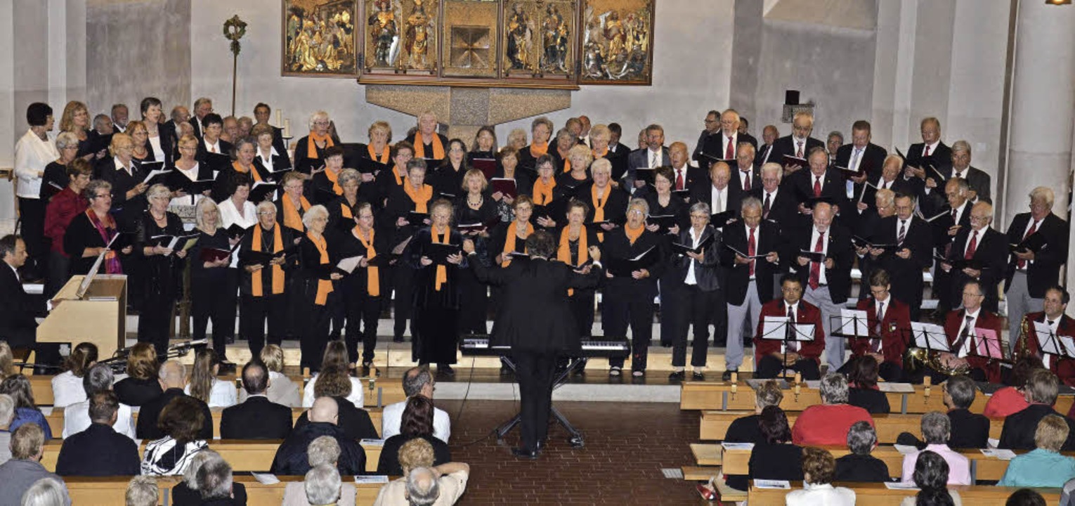 Das groe Kirchenkonzert mit ber 150 ... Georg fand einen sehr groen Anklang.  | Foto: Martina Weber-Kroker
