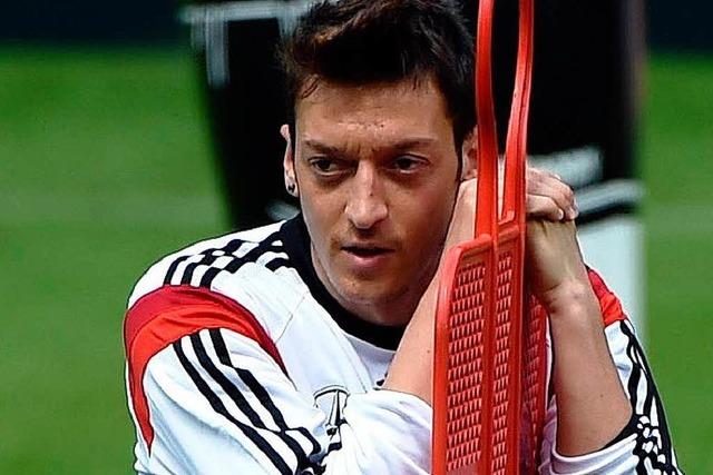 Mesut zil bleibt gegen Kamerun schwach