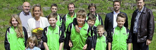 Bild:Jugendspieler der Fuball-Spielge...ainern und Jugendleiter Harald Osswald  | Foto: Rolf-Dieter Kanmacher